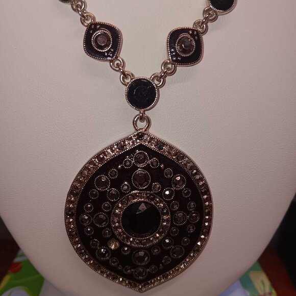 Liz Claiborne, 2 Signed Necklaces, Gunmetal and Silvertone - Picture 2 of 6